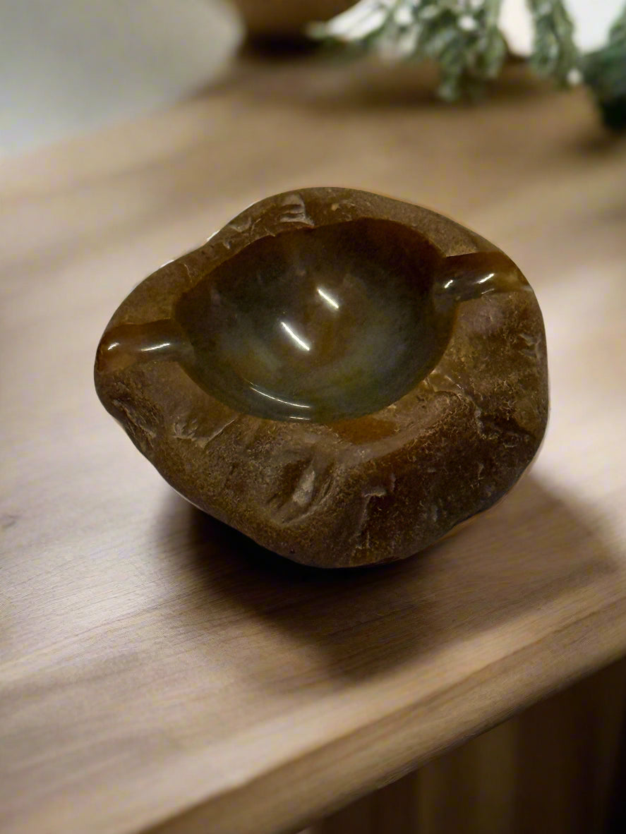 Decorative Agate Ashtray (assorted) – Unique Crystal Smoking Accessory